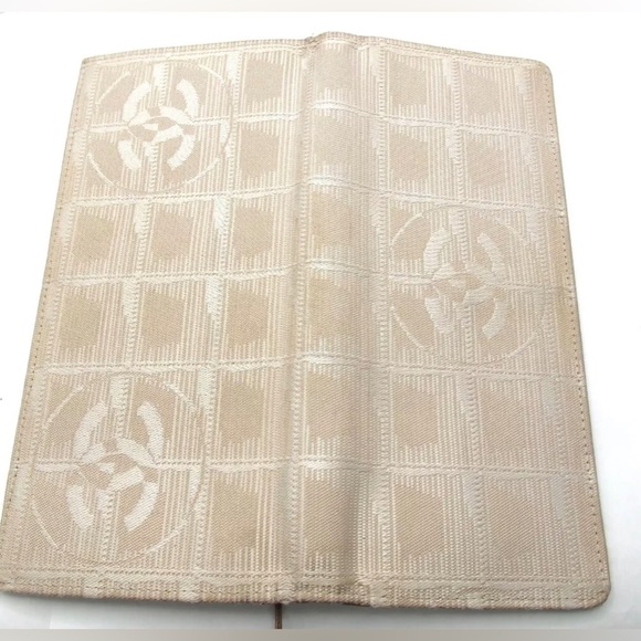 CHANEL Travel Line Continental Wallet 😍🔥❤️ - Picture 12 of 17